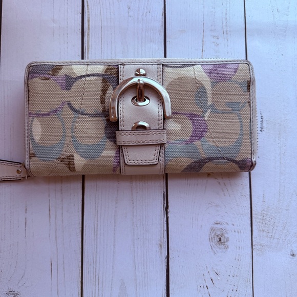 COACH | Soho Optic Linen Wallet - Picture 3 of 16